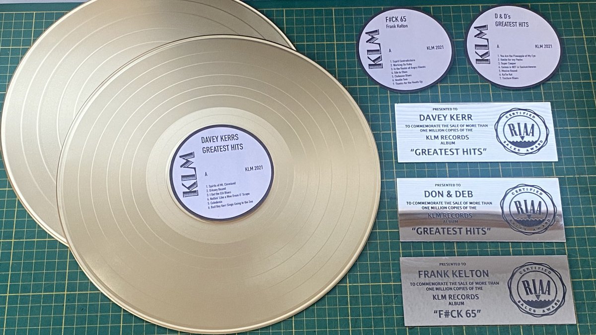 NeilEnock's tweet image. Looking for something special for that musician? How about a personalized gold record!?  You name the album the artist and the songs to fit your recipient!  Something they will treasure forever! 😊🎼

itinkr.com/products/perso…