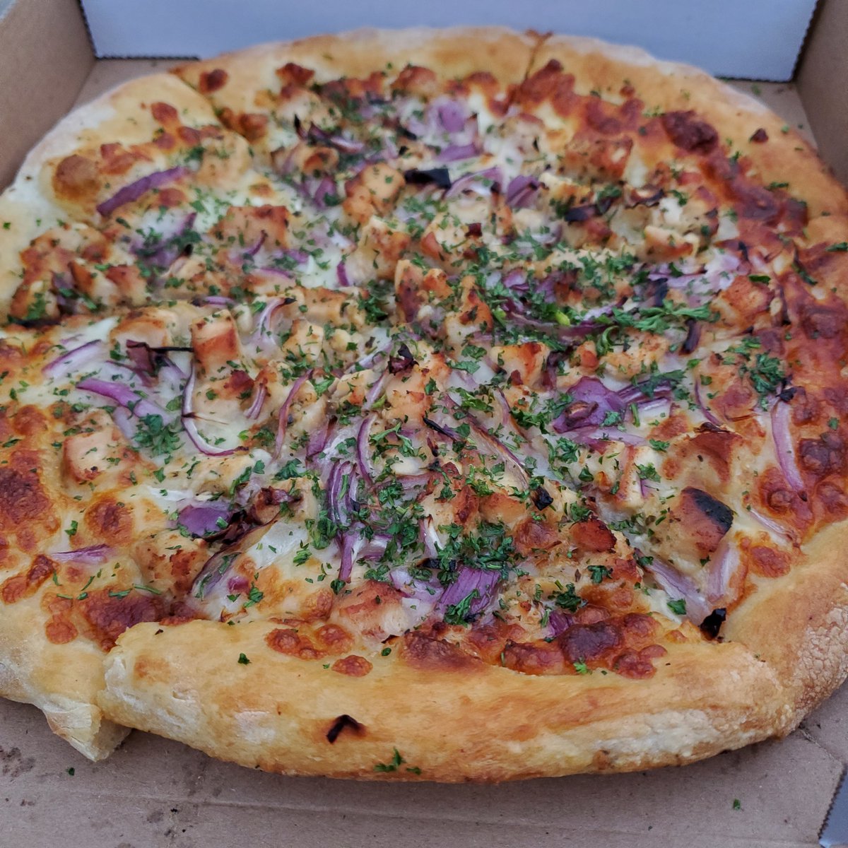 CrispyCrustLA's tweet photo. Talk about a smash and grab special. Our $9.99 Large Pizza of the Month 🤯 Grab this unbelievable value and surprise the whole family. It’s our Garlic Chicken Pizza and available for only $9.99 Large. Carry out only. #CrispyCrust 🍕 https://t.co/n6eq8oGSzK