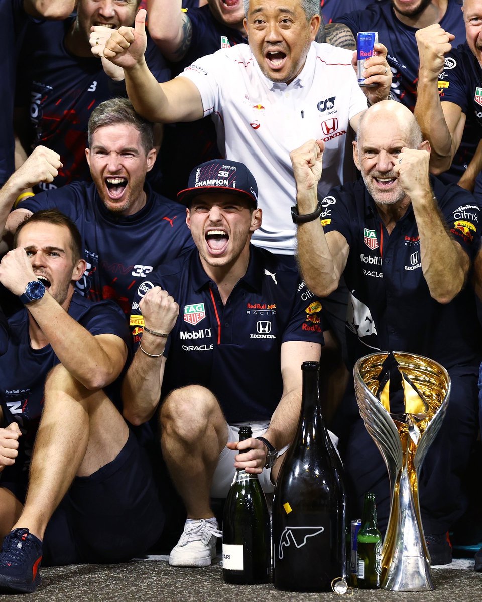 VerstappenCOM's tweet photo. Can’t see that often enough 😍🏆

#KeepPushing #UnleashTheLion https://t.co/QwfeLo9PK7