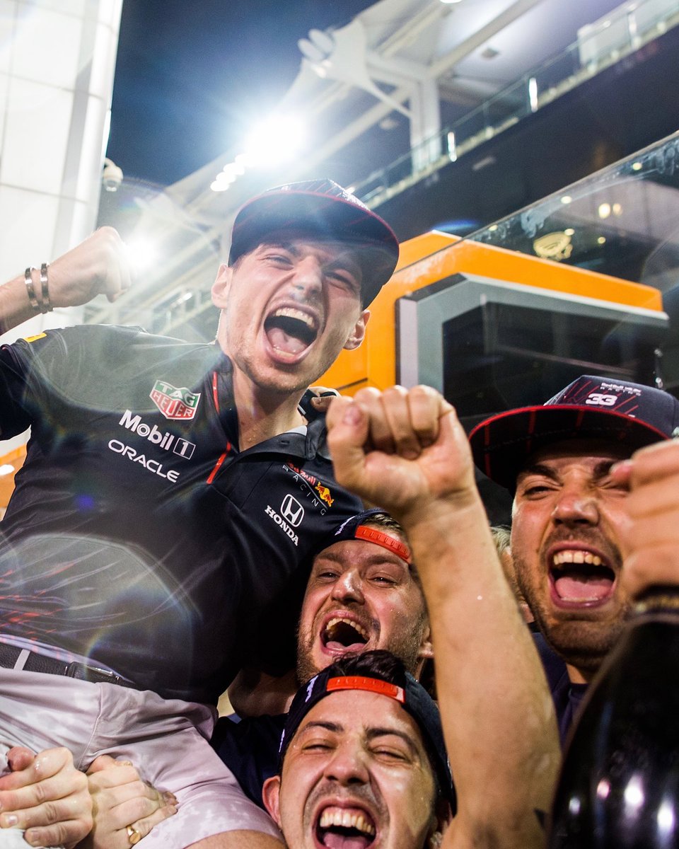VerstappenCOM's tweet photo. Can’t see that often enough 😍🏆

#KeepPushing #UnleashTheLion https://t.co/QwfeLo9PK7