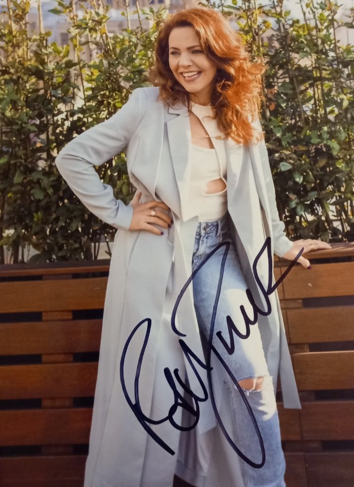 wicked_ldn_news's tweet photo. Competition 2: you could win this gorgeous glossy photo signed by Rachel Tucker 💚

To enter like and RT this post. Must be following us. Winner announced Weds. https://t.co/NehdjociHH