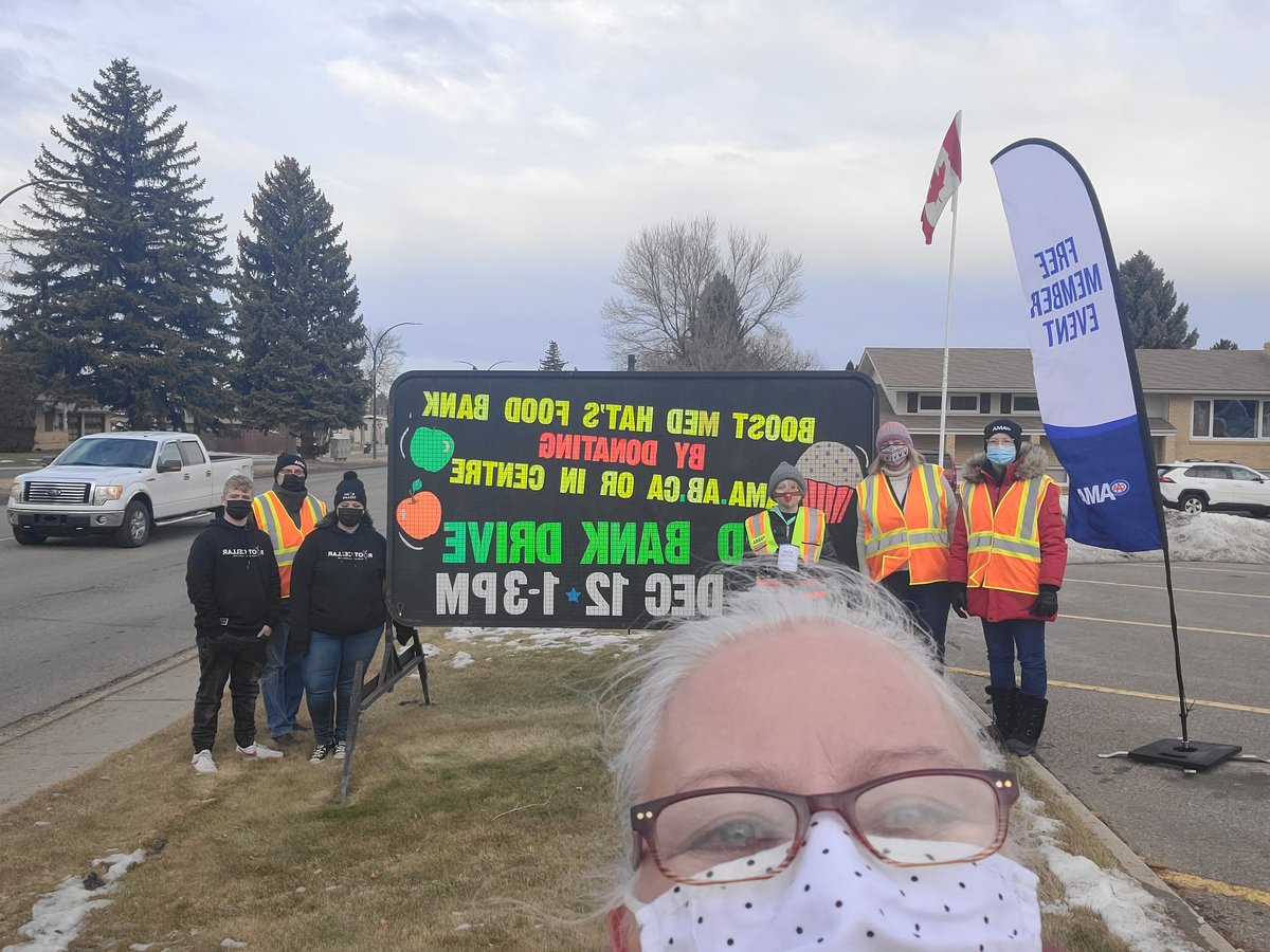 TeresaSchile's tweet photo. Come on over to AMA Medicine Hat and donate for our local food bank - Root Cellar. Today from 1 to 3pm. @AMACommunity #FillourFleet #StacktoSackHunger https://t.co/4IDCT5CDjN
