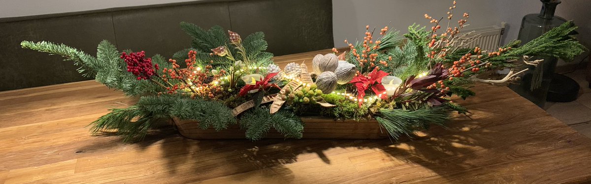 mario_kuiper's tweet photo. Ik had hier even helemaal geen zin in 😓 maar … na 1 van de mooiste wedstrijden zins jaren met dank aan #MaxVerstappen kolere wat een mega prestatie 🎉🥳🏎 …. dan ..  ja dan gewoon even #kerst #knutselen en dat is dan ook gelijk mijn top prestatie van dit weekend 😂😂 https://t.co/9NmkwgzGCo