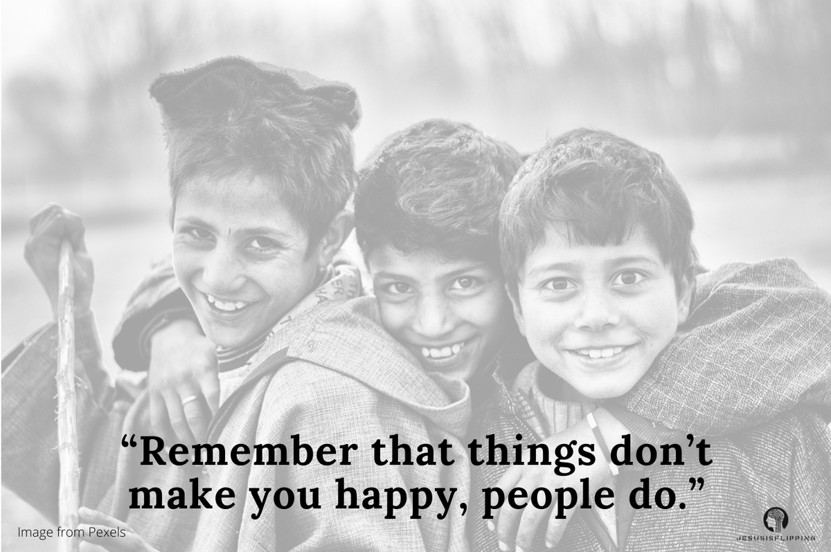flipped_quotes's tweet image. “Remember that things don’t make you happy, people do.”