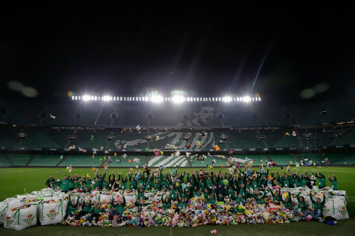 RealBetis's tweet photo. 🐶🐻🦁🐮🤩

Por encima de todas, esta es 𝐋𝐀 𝐅𝐎𝐓𝐎 de hoy.

#DíaDeBetis #RealBetisRealSociedad https://t.co/44S7KqG4CQ