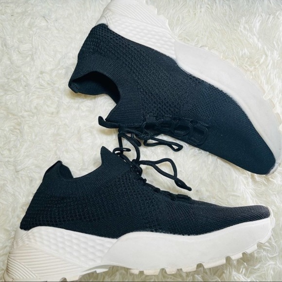 Jane22749's tweet image. So good I had to share! Check out all the items I'm loving on @Poshmarkapp #poshmark #fashion #style #shopmycloset #callitspring: posh.mk/RFN2VbJ6Vlb