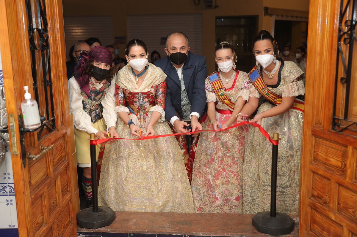 Inauguración de nuestro casal junto a la FMV, Carmen Martín. Gracias por acompañarnos
#hemtornat #somlaluisca #fallas2022