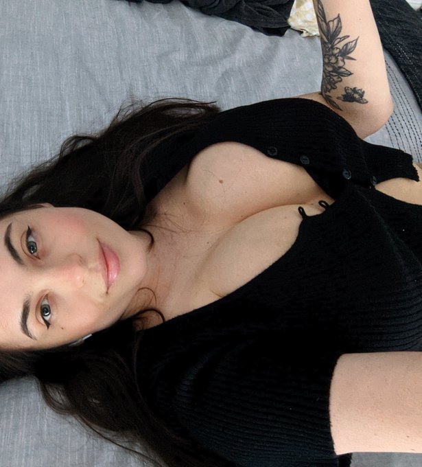 b is for..... https://t.co/BzqDTVN3Vo