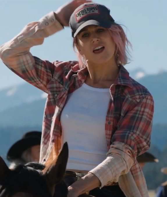 primetime0493's tweet image. Teeter is fucking back, y’all. John Dutton didn’t know she was branded. #YellowstoneTV