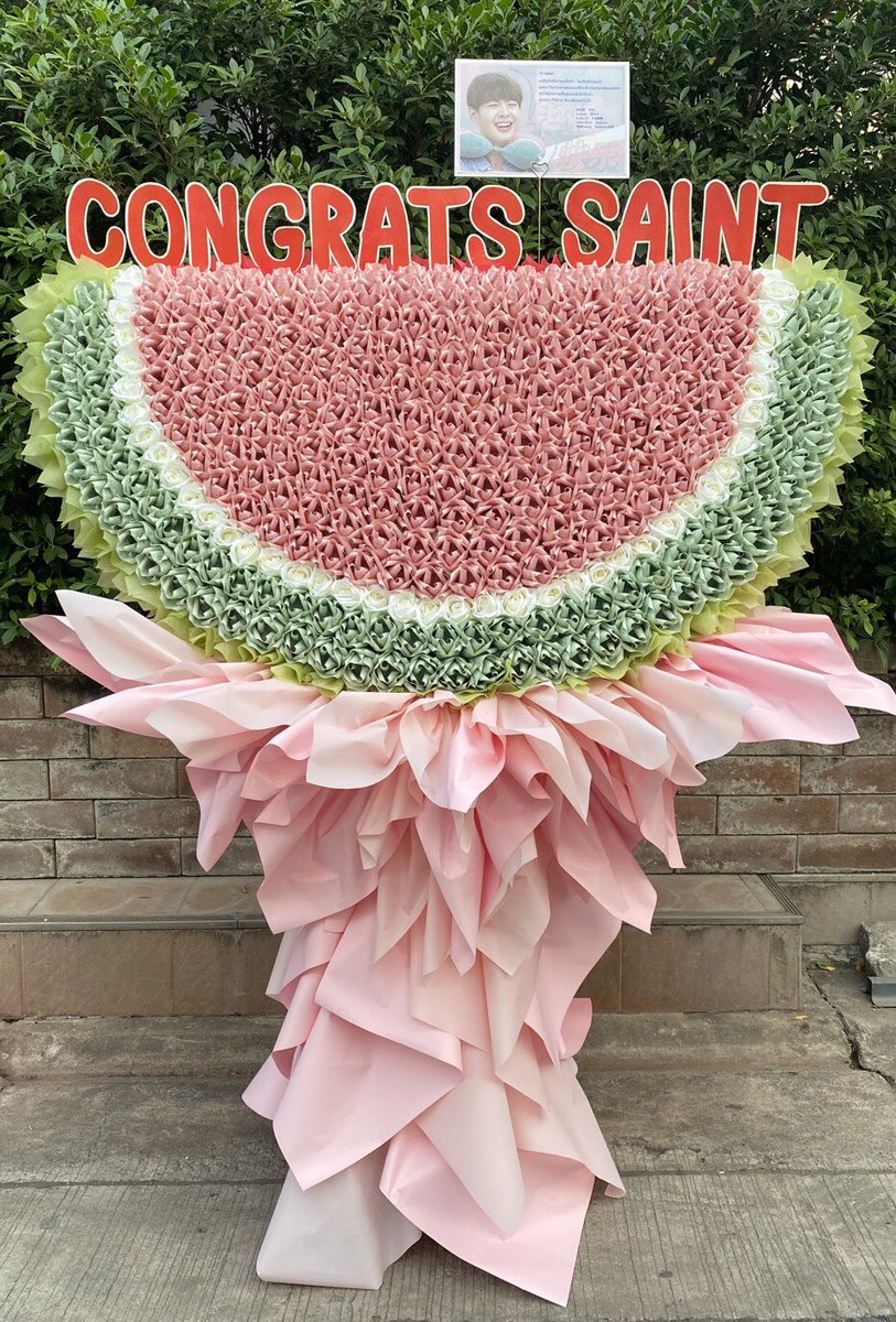mamalovesaint's tweet photo. Sending your favorite watermelon, wish you getting endless eating hapiness;
Sending you endless love, we would be together as always~~

Happy Graduation na, our beloved @Saint_sup ~~❤️

Saint graduation Day
#มาม๊าครับเซ้นต์จบแล้วนะ 
#Saint_sup #MingEr  #CongratstoSaintSup https://t.co/BIgzu8Ah7y