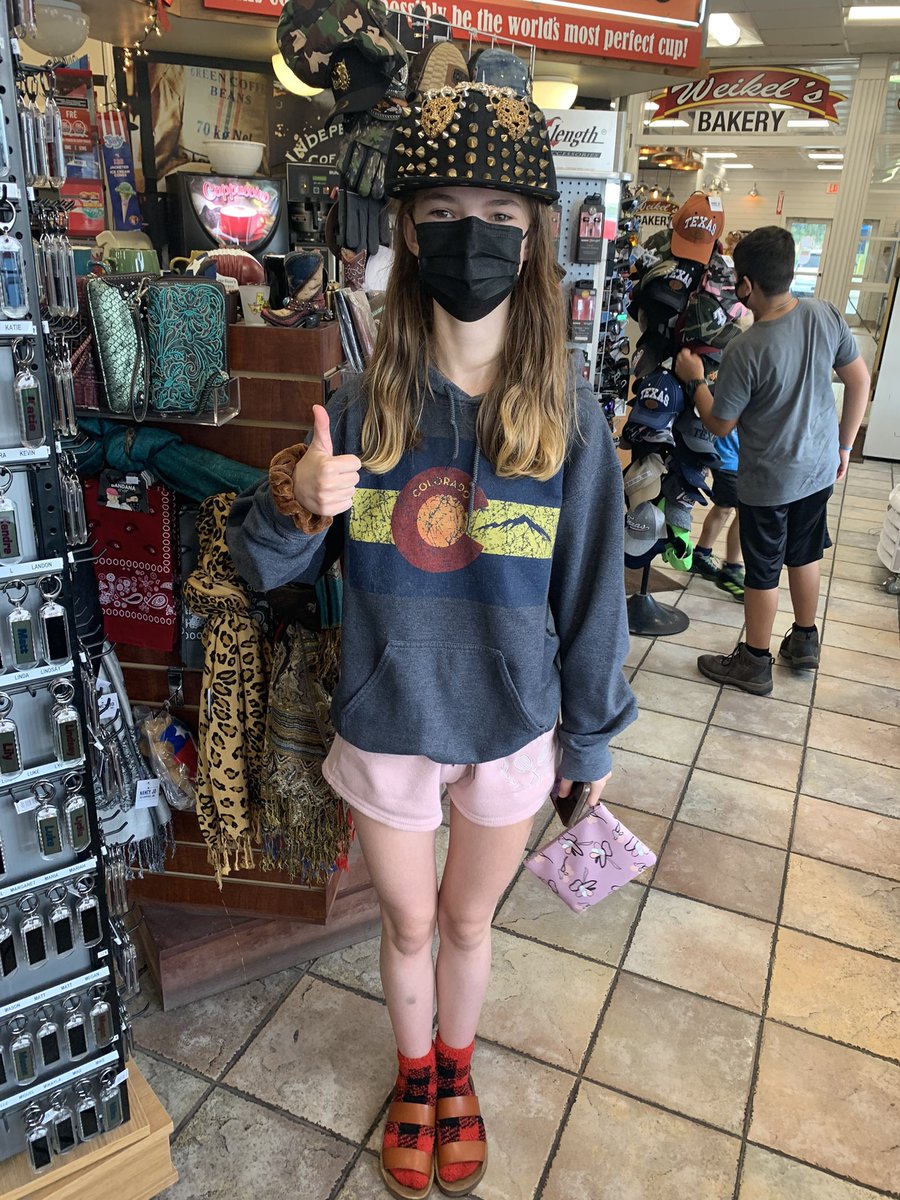 This past weekend the heights debate team went to Austin to compete at UT! JV CX team Easton peters and Alara Eyuboglu made it to quaterfinals 😎. Congrats to all of the teams!