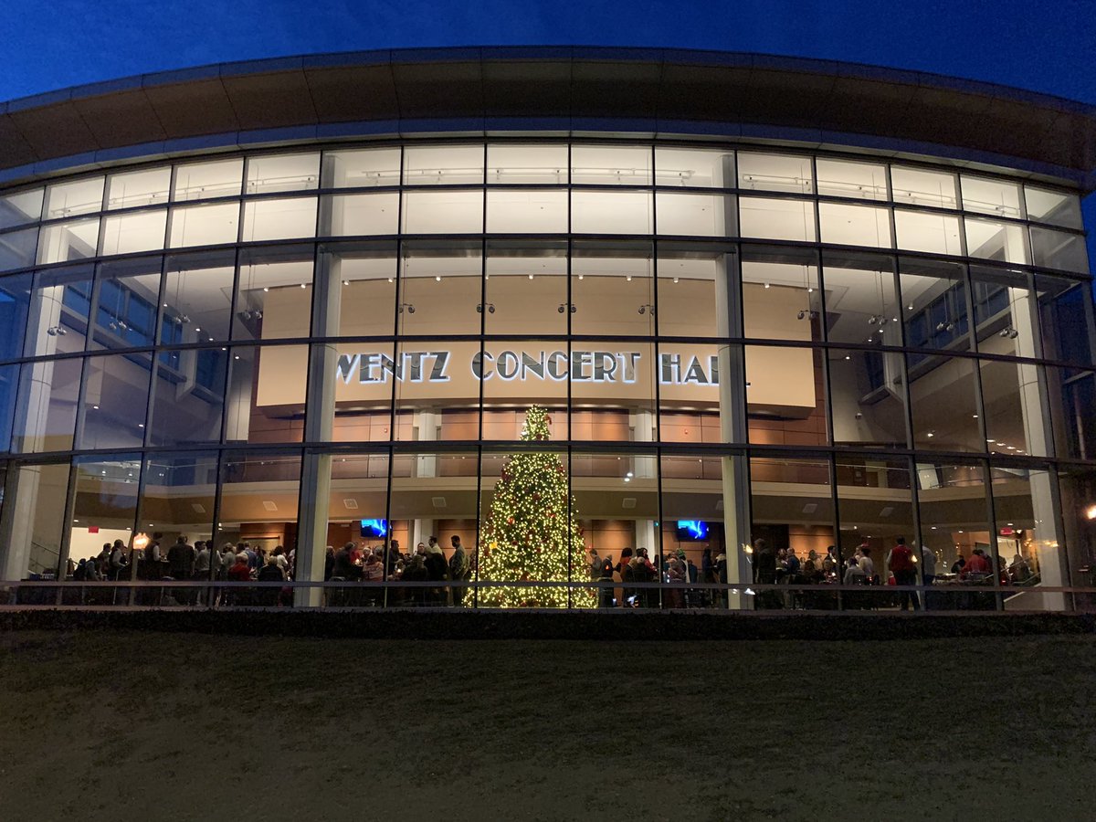 NCAlumni's tweet photo. The campus tree is up and lit! How about yours🌲 

#NCAlumni https://t.co/KFQL4VlP4I