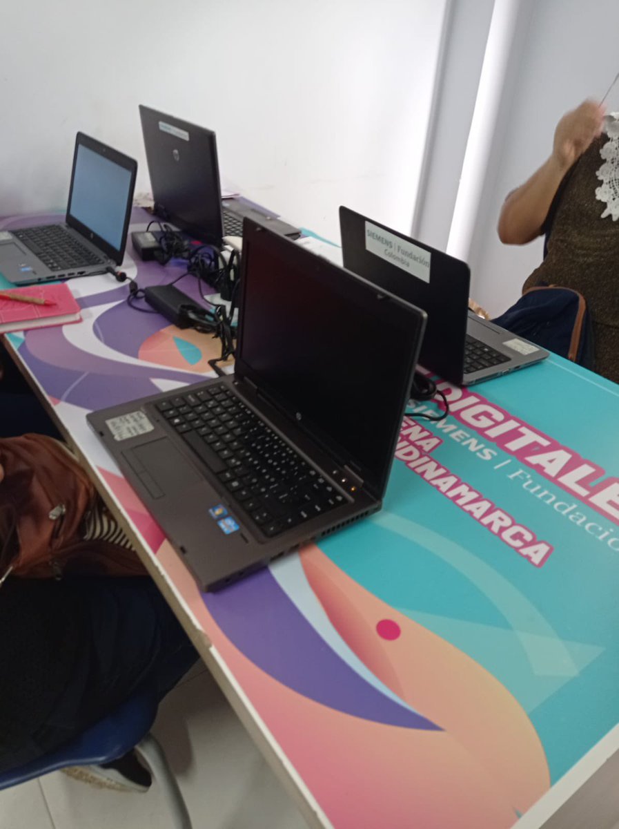 FundSiemensCol's tweet photo. la Fundación Siemens Colombia y el Grupo Energía Bogotá  hemos sumando  esfuerzo y programas para que TENA Cundinamarca se convierta en un Territorio Sostenible STEAM  con talleres sobre energía y nuestro programa de Aulas Digitales para mujeres que busca su inclusión digital. https://t.co/curmDi5MWz