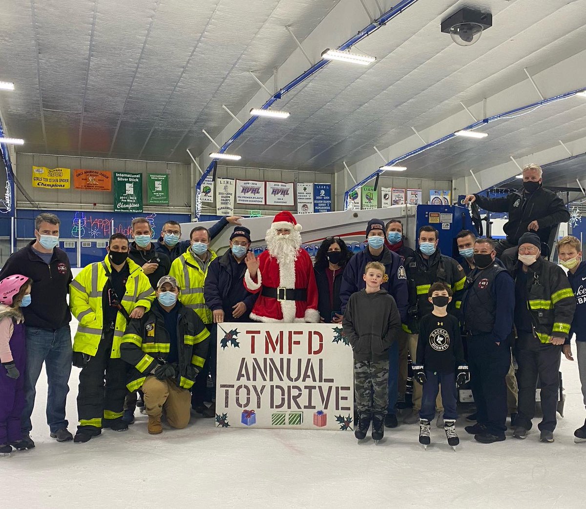 TownofMamkFD's tweet photo. A big thank you to our community who donated so generously to the #TMFD toy drive!!!! #firefighters #toydrive #donations #givingback https://t.co/0RIBgbnc0Y
