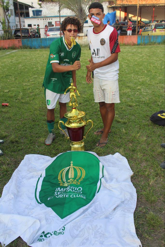 SrgioBalla1's tweet photo. Primeiramente agradecer a Deus por tudo que tem feito na minha vida. Campeão prr, queria tanto meus irmãos aqui pra ver tudo isso, mais Deus sabe oq faz, esse título é pra vcs. 🏆💚🤍
#Birro
#Brayan
#Guilherme 👼🏽🥀 https://t.co/FtbA3mJ3yo