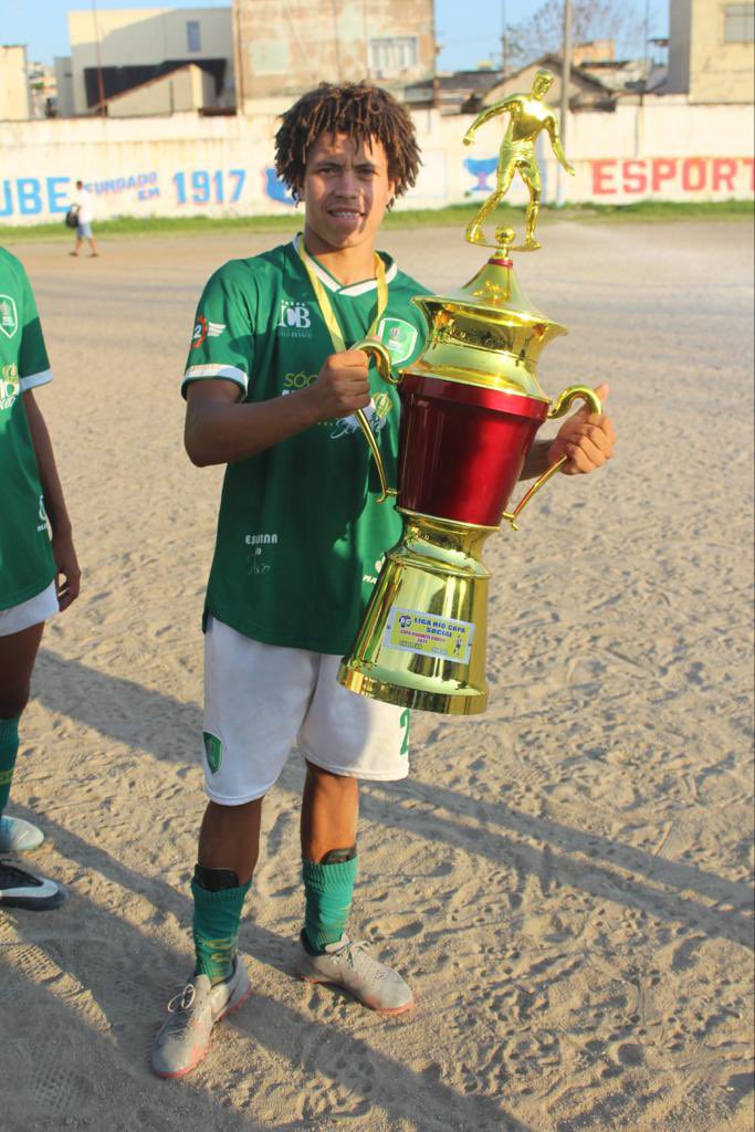 SrgioBalla1's tweet photo. Primeiramente agradecer a Deus por tudo que tem feito na minha vida. Campeão prr, queria tanto meus irmãos aqui pra ver tudo isso, mais Deus sabe oq faz, esse título é pra vcs. 🏆💚🤍
#Birro
#Brayan
#Guilherme 👼🏽🥀 https://t.co/FtbA3mJ3yo