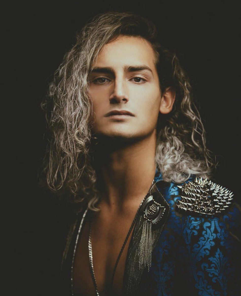 ChulasDeEmilio's tweet photo. Comenten aquí 15 veces con la frase de la votación para juntar más! 📤

Artista Viral: Emilio Osorio @mailomarcos #Socialiteen https://t.co/4M256mQcWz