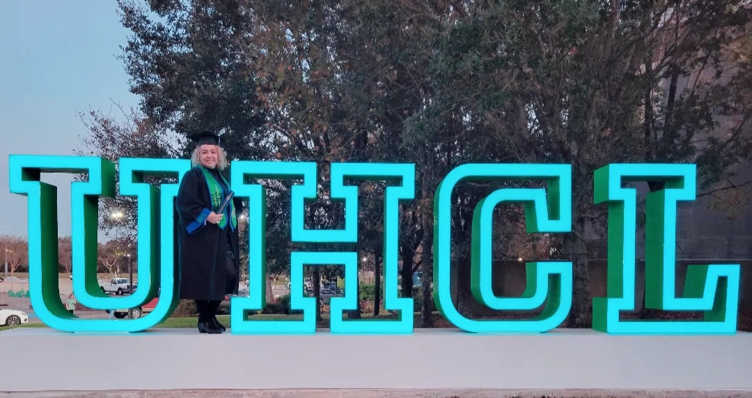 LourdesVillanue's tweet image. What once was a dream, today becomes an accomplished goal!
#UHCLGRAD #HawksForever
#FirstGeneration
👩🏼‍🎓🎓🙏🏻🦅