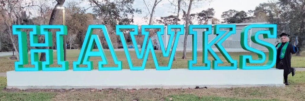 LourdesVillanue's tweet image. What once was a dream, today becomes an accomplished goal!
#UHCLGRAD #HawksForever
#FirstGeneration
👩🏼‍🎓🎓🙏🏻🦅