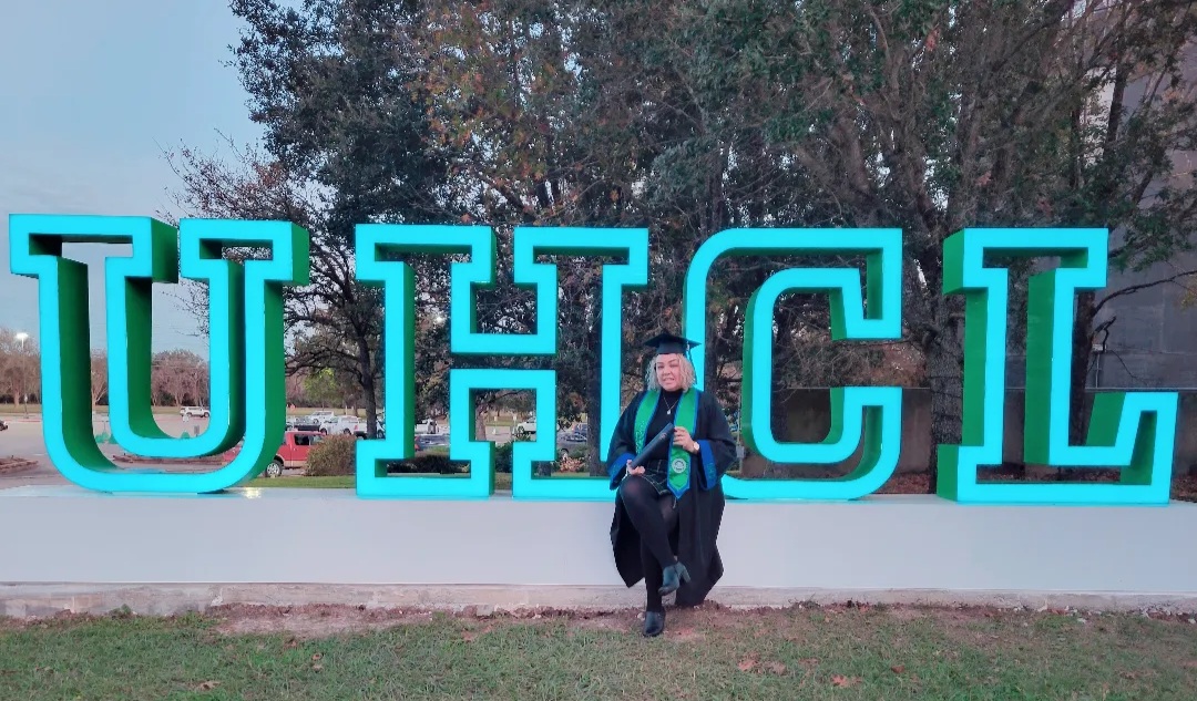 LourdesVillanue's tweet image. What once was a dream, today becomes an accomplished goal!
#UHCLGRAD #HawksForever
#FirstGeneration
👩🏼‍🎓🎓🙏🏻🦅