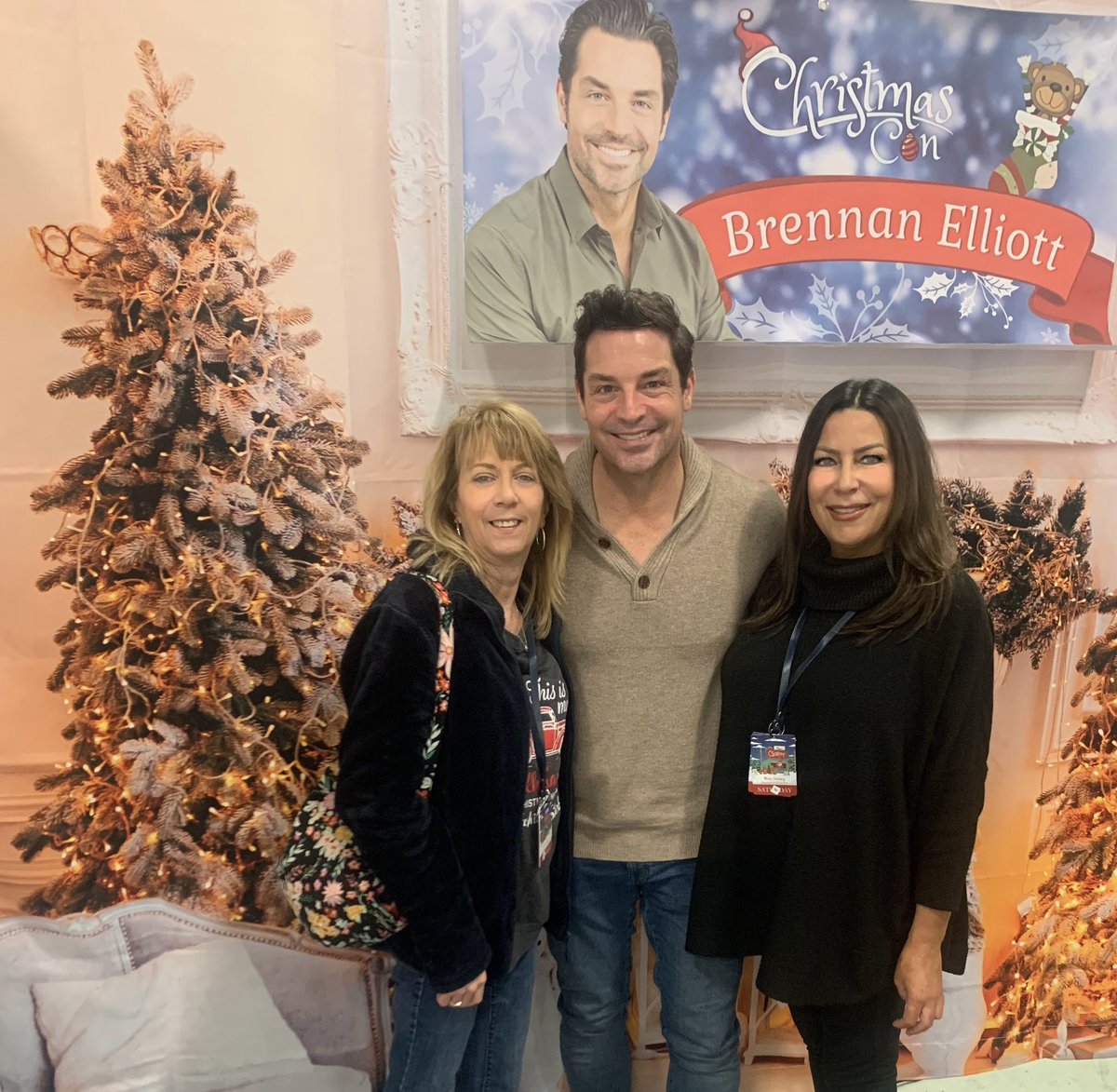 LisaSunnyDLee's tweet photo. We  @Marion714 Loved celebrating #ChristmasCon2021NJ with you @brennan_elliott We had a great time! https://t.co/ForEn1uh7G