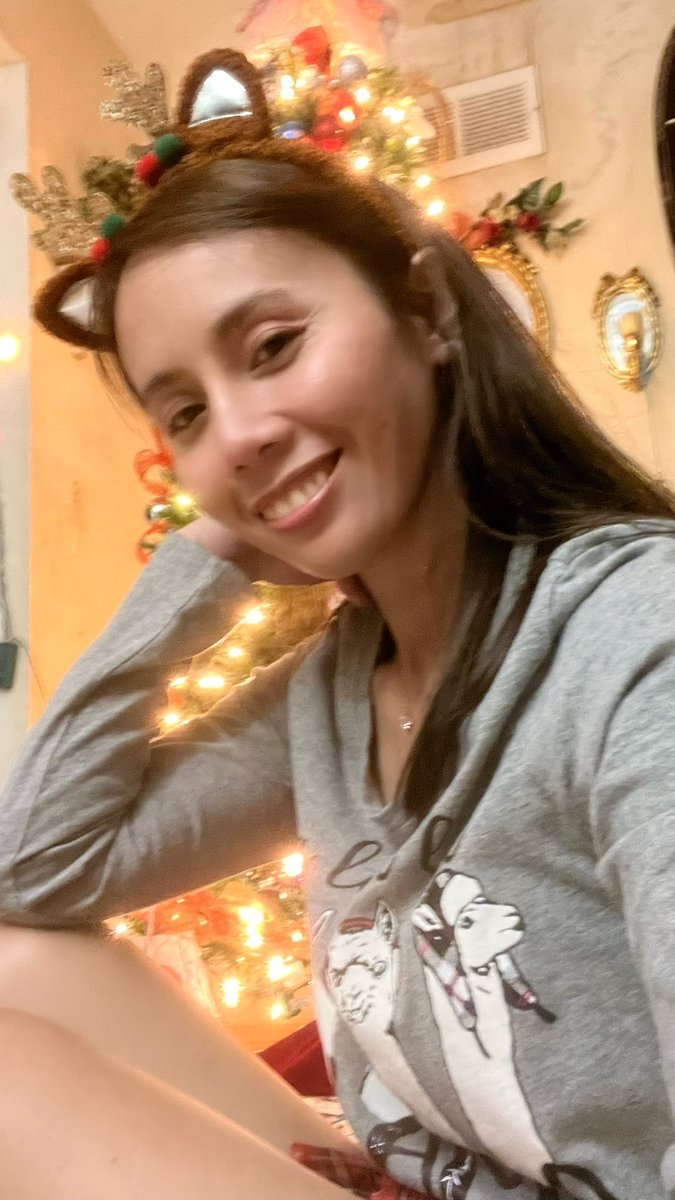 roque19_leslie's tweet photo. Merry Christmas in Advance to all!!❤️💙⭐️🌃 #2022 https://t.co/8Rviz8wuKG
