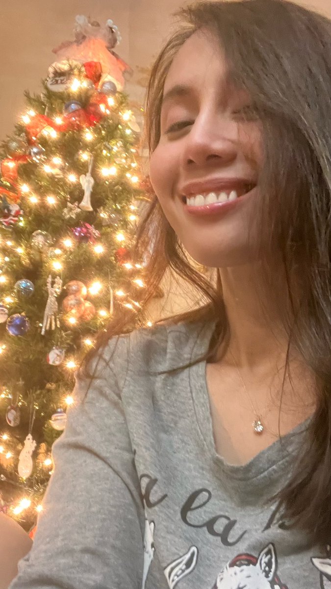 roque19_leslie's tweet photo. Merry Christmas in Advance to all!!❤️💙⭐️🌃 #2022 https://t.co/8Rviz8wuKG