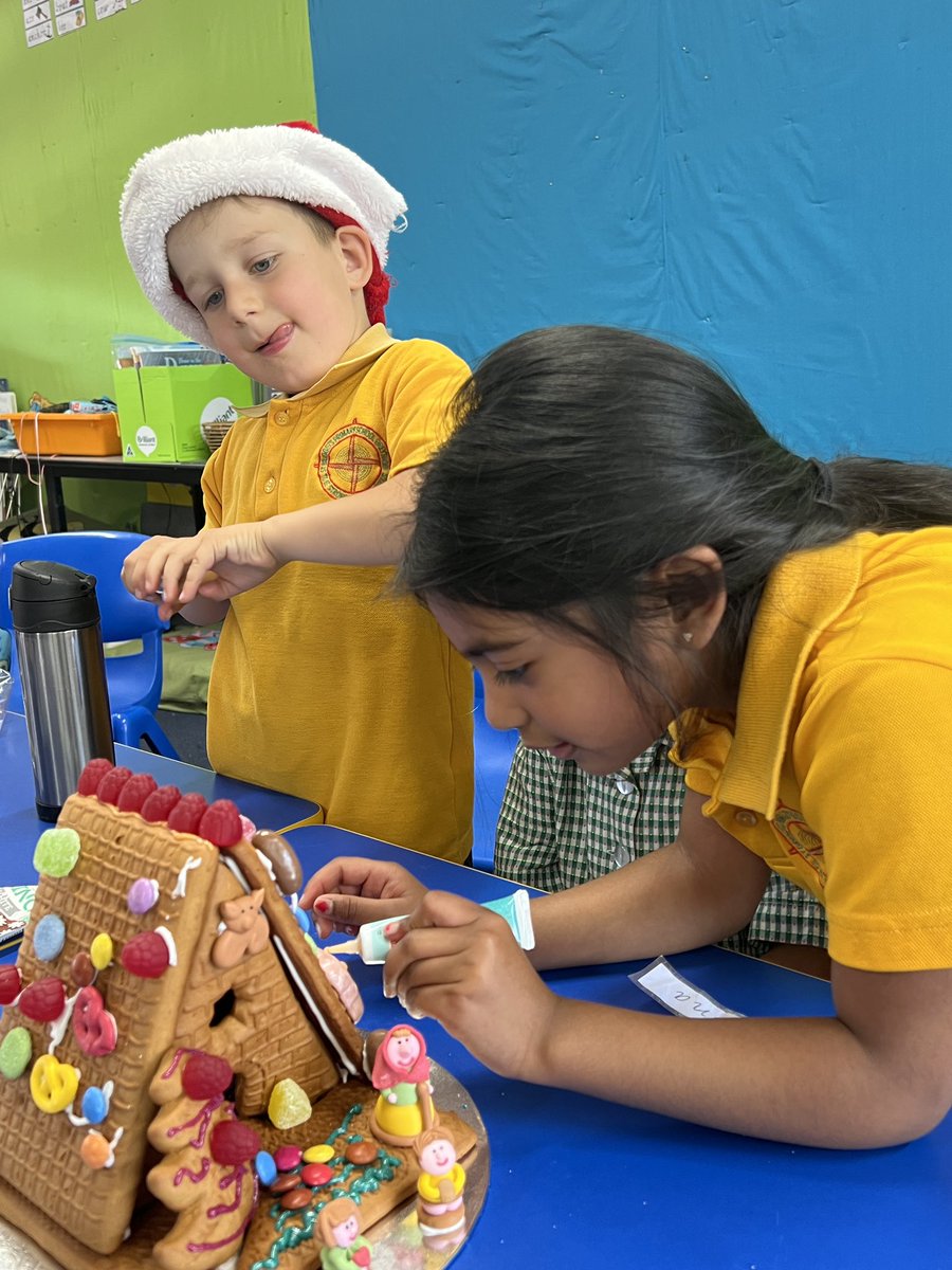 StBridgetsPS1's tweet photo. Today in Prep we made gingerbread houses to celebrate Christmas. #prep #cooking #stbridgets #primaryschool https://t.co/hVEMSwj6jJ