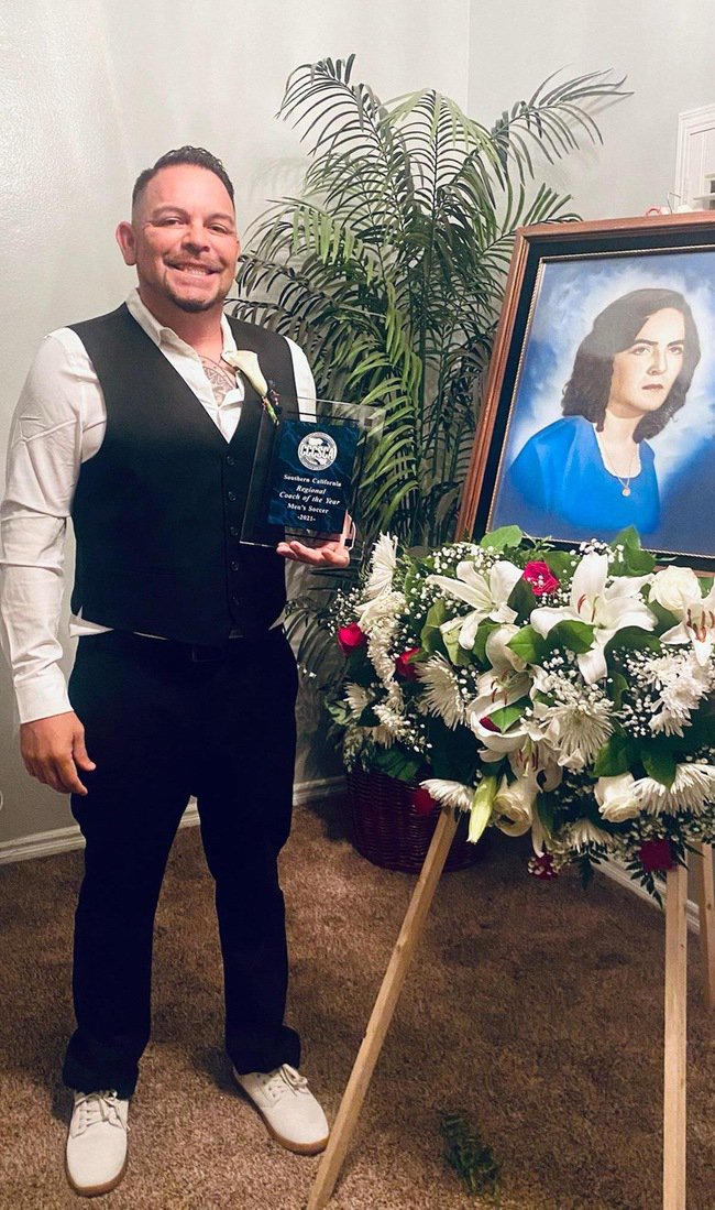 Beachfutbolclub's tweet photo. Congrats to LB Boys Director and Beach FC Coach Benny Artiaga, who was named Southern California Coach of the Year by the CA Community Colleges Soccer Association!! Great job Coach Benny!
#GoBeachFC #cerritosfalcons #CCCSA https://t.co/9HQQ7MwoKw