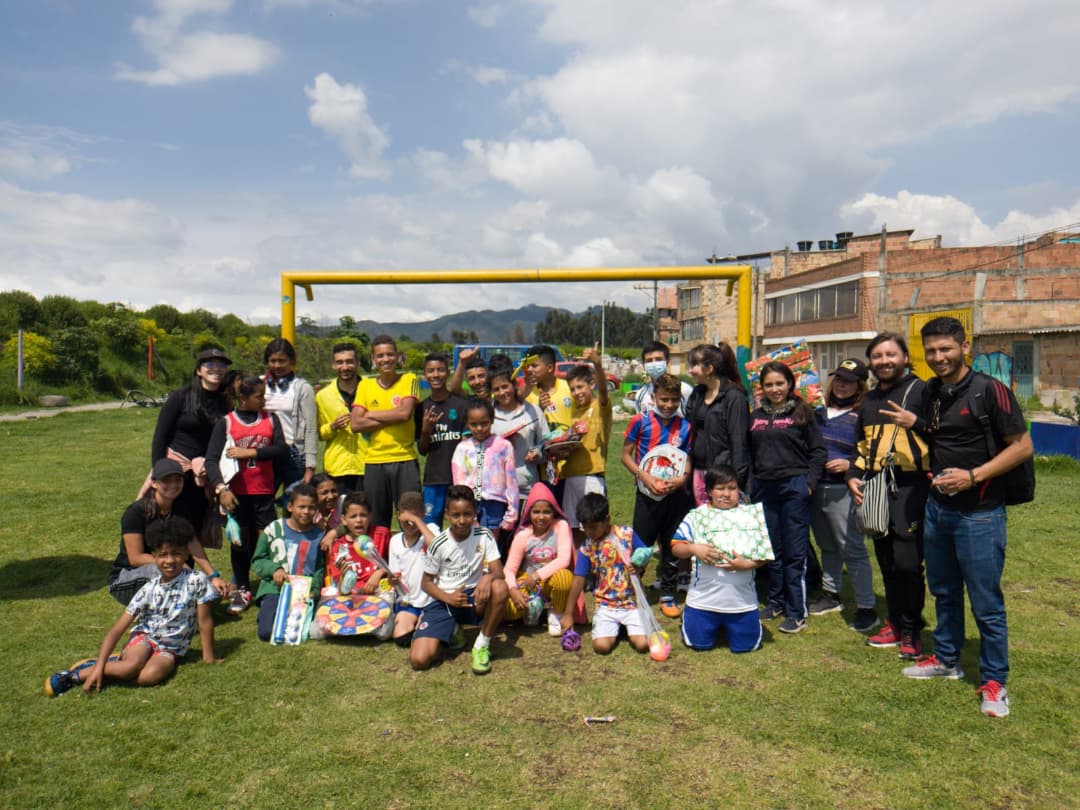 FP_VillaCindy's tweet photo. Este fue un año lleno de muchos retos y conquistas, donde  avanzamos y retrocedimos, pero siempre con el objetivo de construir un mundo mejor desde el barrio, creemos firmemente que la clase popular será dueña de su propio destino, "La historia es nuestra y la hacen los Pueblos." https://t.co/VAYWYiAliK