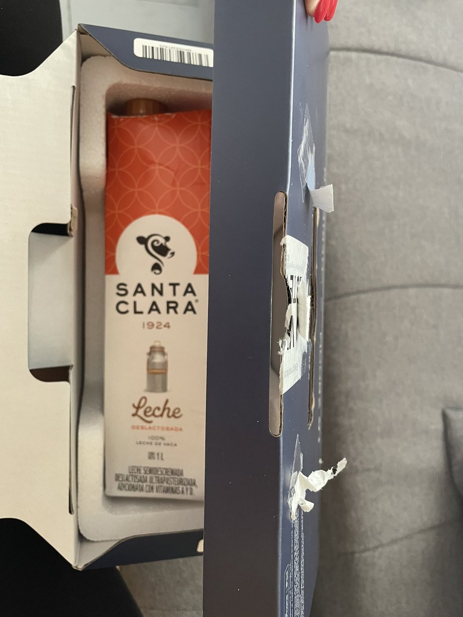 aranfdez1's tweet photo. @FerAblanedoO sintió feo cuando abrió su regalo de navidad y venía una leche! Revisen lo que compran siempre 😜😂 https://t.co/YhGMNNvtRB