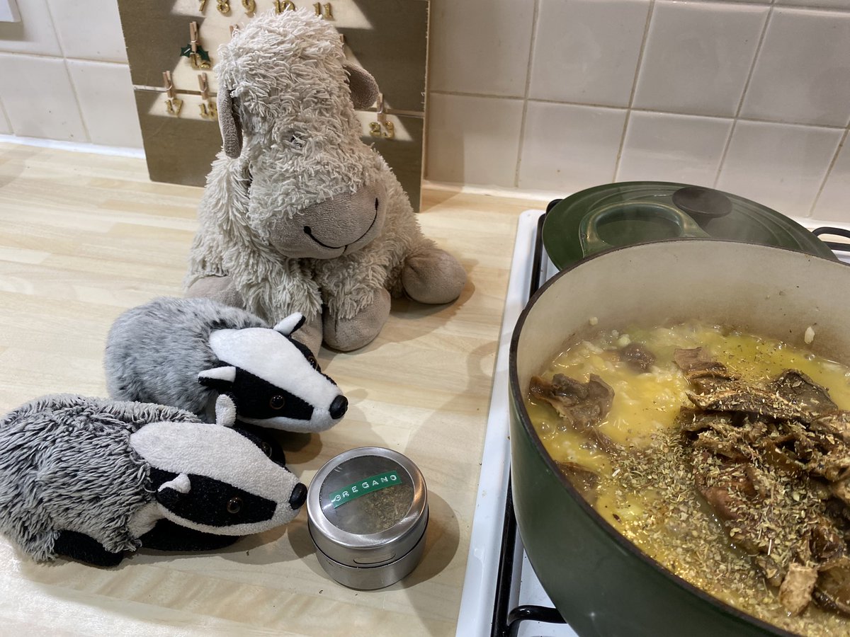 Add a sprinkling of dried oregano and simmer for a couple more minutes…#MasterChefSheep #ChristmaswithBella