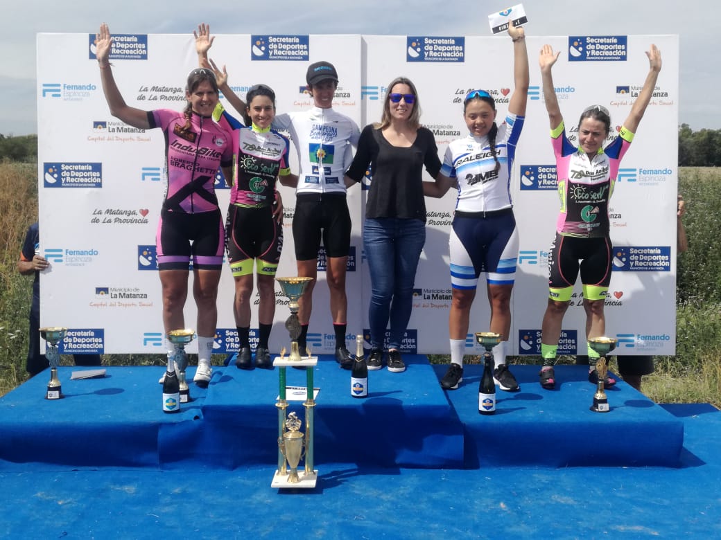 ElLadiesPower's tweet photo. Momento de celebración para las Ladies Power en La Matanza!!!!
#GoLadies https://t.co/lwbxNcVwT9