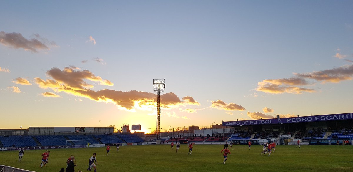 letrasdcarmen's tweet photo. Atardecer en el Escartín. 30 minutos aproximadamente de una foto a otra ✨💜 https://t.co/RQdjPUH7Se
