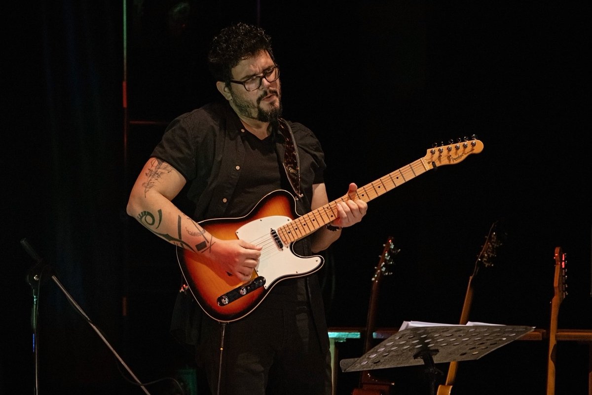 UKinCuba's tweet photo. Los grandes músicos crean momentos especiales 🎶
Eso fue lo que lograron la cantante 🇬🇧 Celeste y un grupo de talentosos músicos 🇨🇺 en su concierto en el Teatro Martí de La Habana durante la #BritishWeekCuba
¿Qué canción de Celeste conoces? 👇 https://t.co/ztV62GvDBe