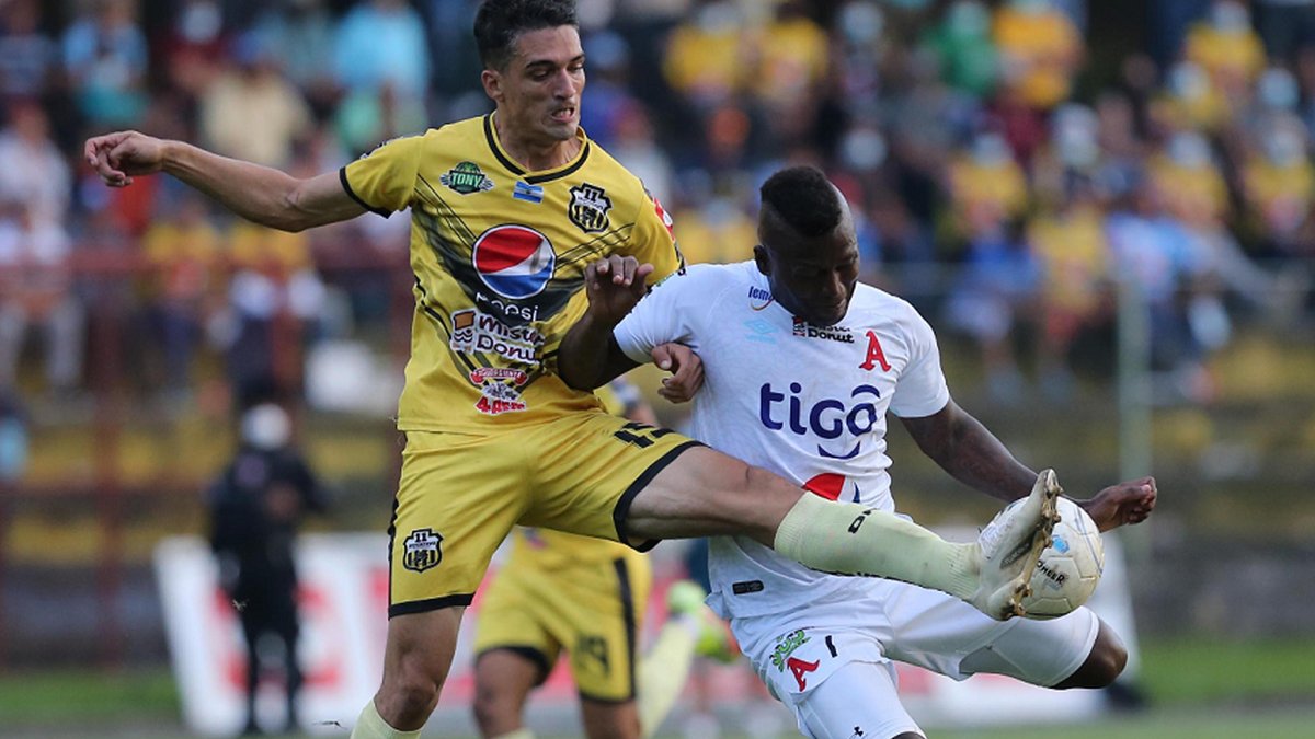 elgraficionado's tweet photo. #SemifinalLMF | Descanso en el estadio Cuscatlán y Duvier Riascos tiene a los albos en la final, por el momento. https://t.co/Tg2qs5P9L7
Alianza 1-0 Once Deportivo https://t.co/FeRaJLF38E