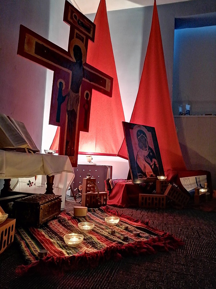 LaSalleInstituc's tweet photo. Hoy en #alEncuenTro tuvimos una bonita reunión compartiendo la alegría de la vida y la del evangelio. Motivados por este video https://t.co/w30zNFoPRd hicimos nuestras las palabras de las lecturas de hoy "Estad alegres". #ILSA_Grupos @gruposlasalle #Adviento2021 https://t.co/p7WQ5kzYvk