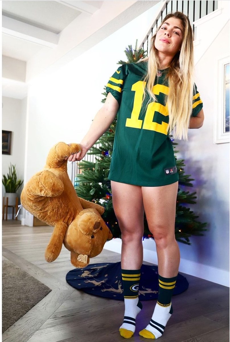 Lambeau_Ladies's tweet image. #LambeauLadies #Packers #GameDay #BearsStillSuck #GoPackGo 🐻🧀🧀🧀 @olya_jakubowski 💚💛