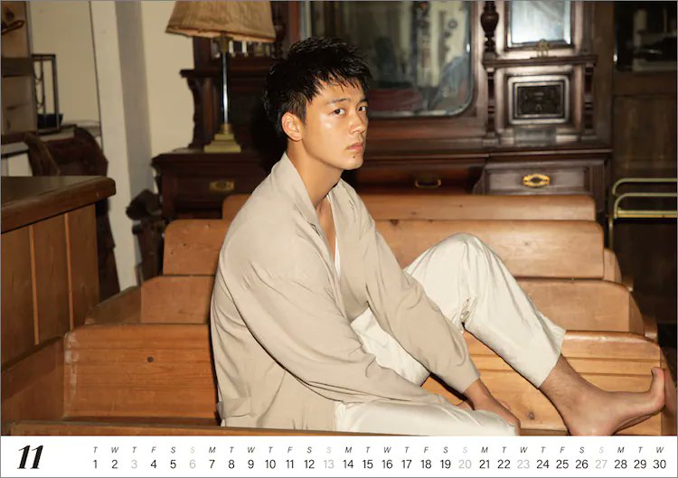 Takeuchi Ryoma to release 2022 desk calendar on Dec 18, 2640円.