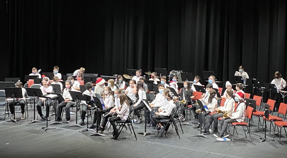 Excitement is mounting ⁦<a href="/LesterCentre/">Lester Centre</a>⁩ ⁦<a href="/Kristy_Tillman/">Kristy Tillman</a>⁩ First live concert in two years! #soldout #musicmatters #fiveminutestogo