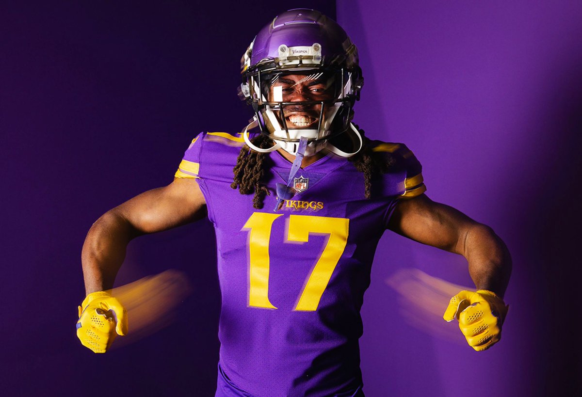 spanishvikinga's tweet photo. @JcglJose Similar al de #Skol del jueves pero me quedo con el púrpura & amarillo ☺️ #primetimepurple https://t.co/rTFYZkxkzl
