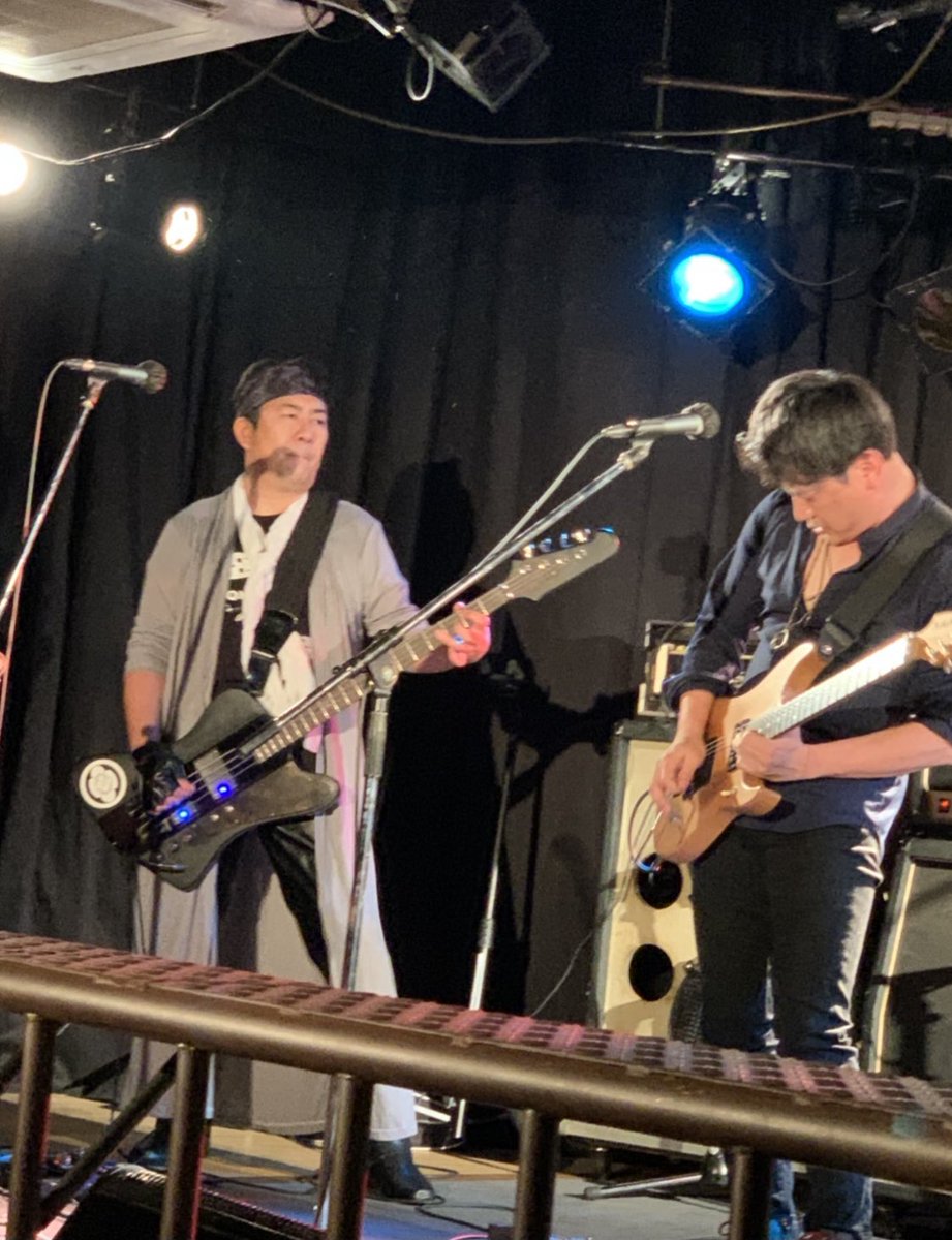 MuvTbDl51nxzoHi's tweet photo. #ThreeThreads
#MOHANAK_新横浜LiT
#MOHALITVol3
(2021.12.12)THREE THREADS 初参戦しました。かなり分厚いサウンドでした。良い感じでノリノリでした。
あー!フロアタムが左側にある。超お久しぶりでしたDaniel さん、何年ぶりのDrムスだったかな?久しぶりにあの音が聴けました。張り付いて観てた。 https://t.co/ZjzxLvzkNY