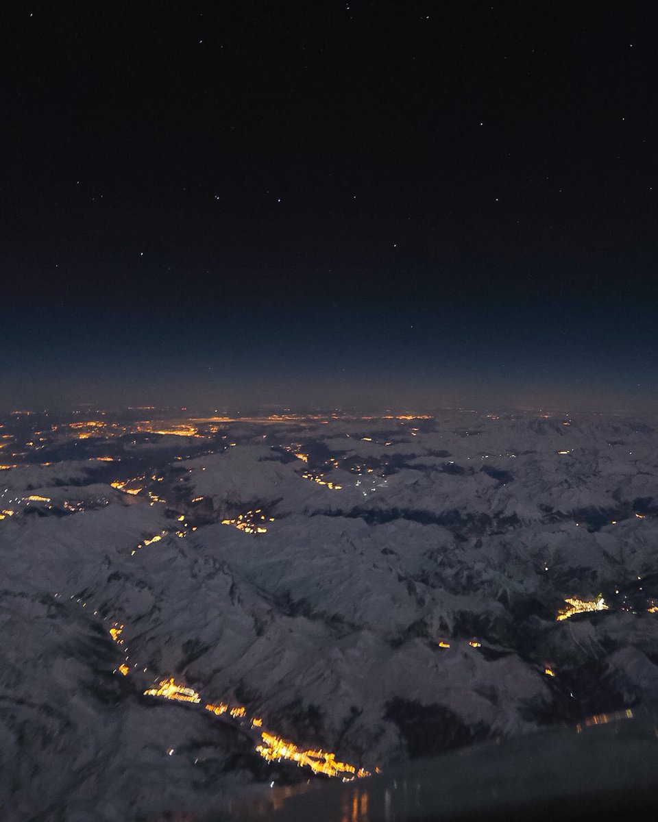 ignacioA320's tweet photo. Disfrutando de la Osa Mayor mientras sobrevolamos los Alpes en una noche tranquila. ✨🏔 https://t.co/M7lzfWSHjC