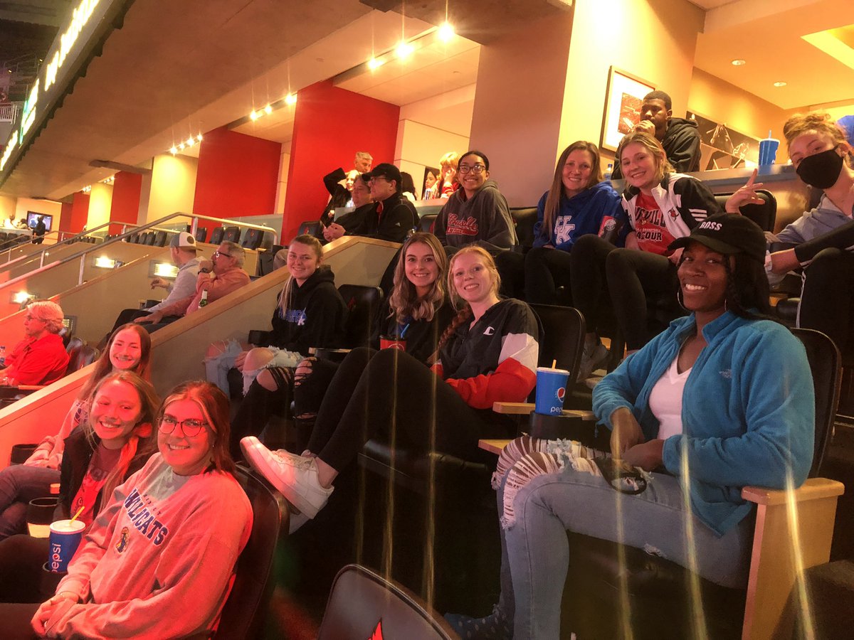 SpaldingWBB's tweet photo. Fun afternoon watching the Kentucky - Louisville WBB game❕ https://t.co/1KLqrMLXkQ