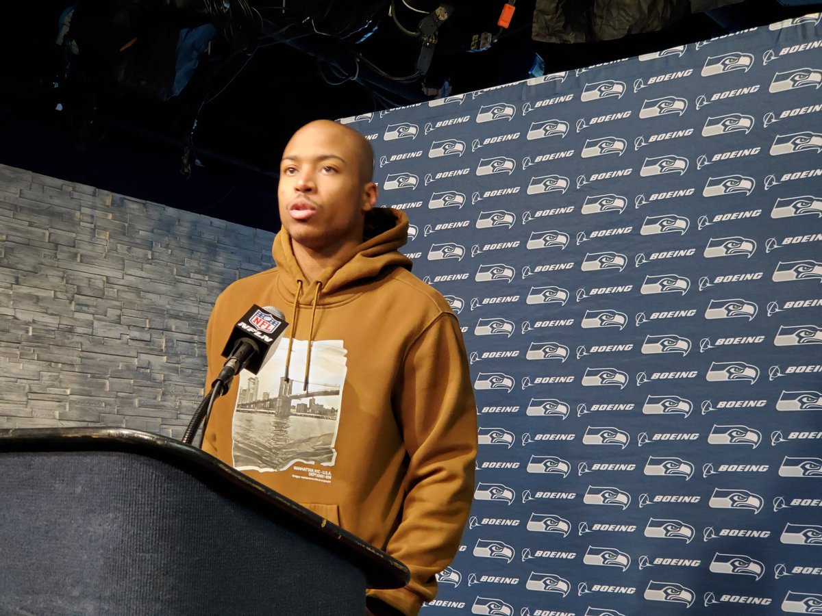 johnpboyle's tweet photo. Two players in #Seahawks history have had three consecutive 1,000-yard receiving seasons, and oddly enough, both Tyler Lockett and Steve Largent were born in September 28 and in Tulsa, Oklahoma. https://t.co/doHMQ14Oqp