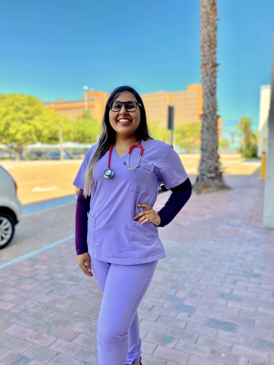 ru_bieberr's tweet photo. MBChBabyyyy 🤙🏼 I did a thing, Alhamdullilah 👩🏼‍⚕️🩺 https://t.co/JRFndpHPEa