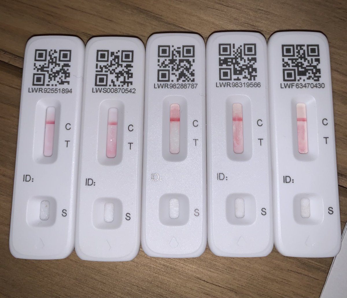 TeaAndTeaching's tweet image. Do anyone else&apos;s LFTs do this thing where the colour just bleeds like crazy?? It&apos;s making it difficult for me to interpret the results - happens with almost each one of the newer nostril only ones!
