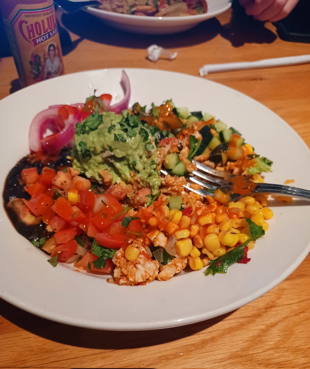 LisaVeganMJ's tweet photo. Quinoa powerbowl doused in hot sauce https://t.co/G9IMrTR7DB