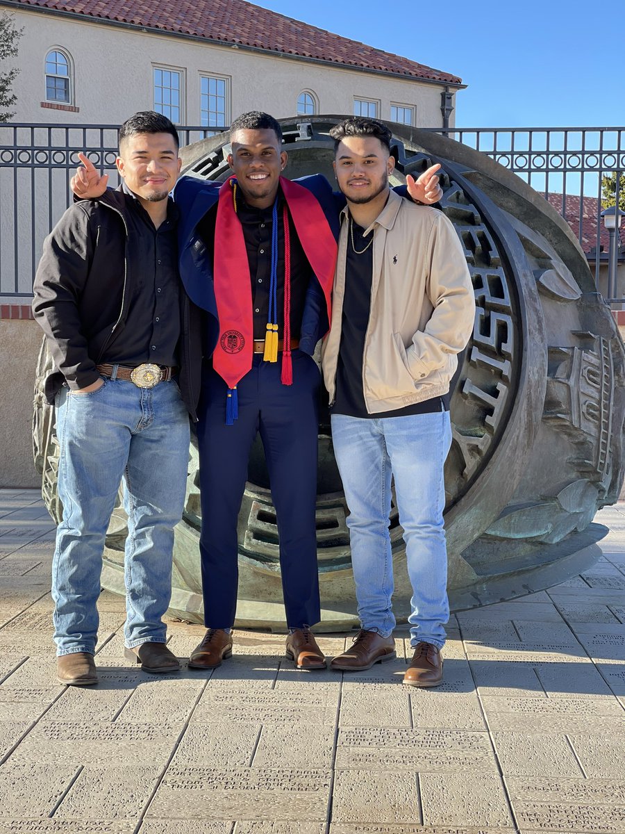 Carltxnn's tweet photo. -Texas Tech grad
-Summa Cum Laude 
-“For with God, nothing shall be impossible” Luke 1:37.

A new chapter begins:
#TTU #graduation #GunsUp https://t.co/oYMW7ZIN7R
