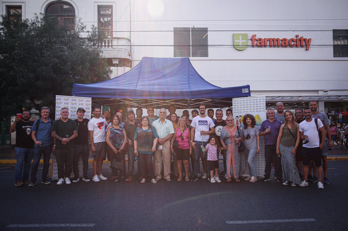 Realizamos un emotivo brindis con comerciantes de Boedo para festejar que nuestra #boedopeatonal pasó de ser transitoria a permanente. Valoramos haber pasado otro año trabajando en conjunto para brindarle al barrio un lugar repleto de actividades para todas las familias. 🥂♥️